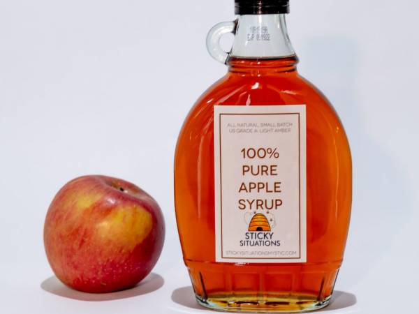Picture of sticky situations 12 oz apple syrup with a honeycrisp apple to the left